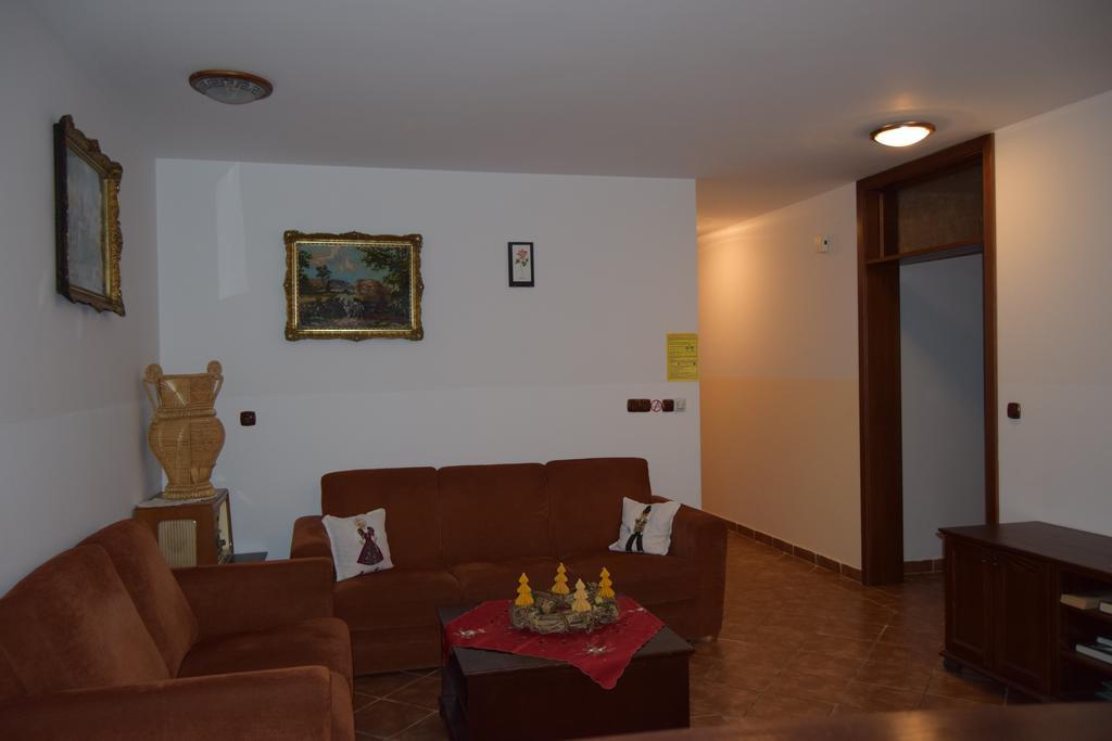 Farm Stay Frank Ozmec Wine And Glamping Estate Ljutomer Δωμάτιο φωτογραφία